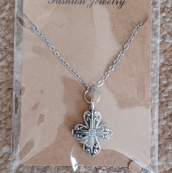 Cross necklaces - Picture 3 of 3